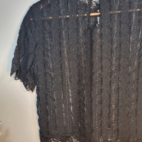 DYNAMITE black lace see-through crop top medium - Picture 7 of 9